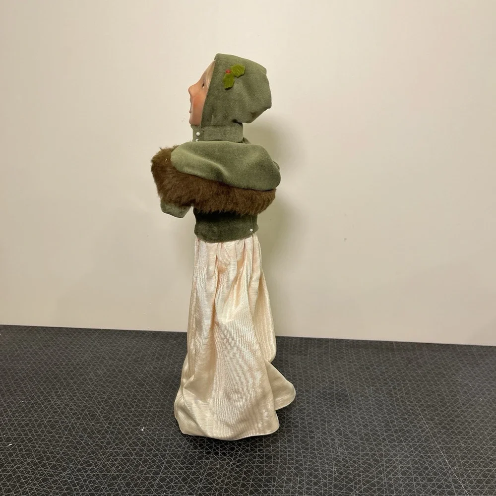 Byers Choice Caroler Woman, Green‎ Fur Coat, Blonde Hair, Long Skirt Vtg 1995